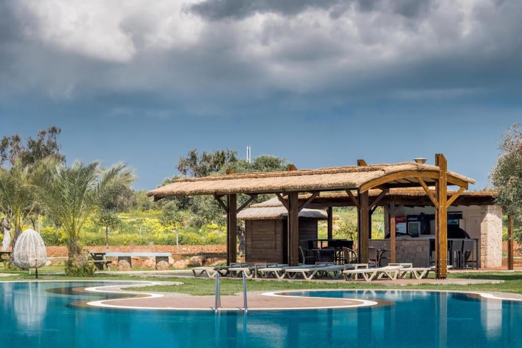 Paradise Beach Front Resort Vokolidha Exterior photo